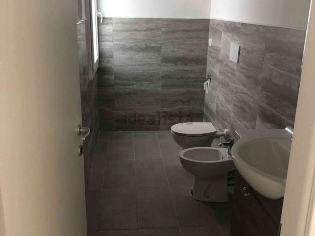 Ufficio in affitto di 100 m² in Viale delle Fornaci, 11