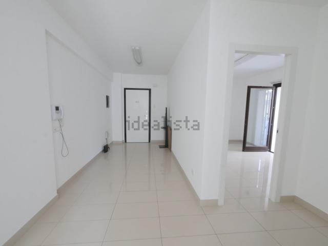 Ufficio in affitto di 102 m² in Via Gen. Salvatore La Rosa