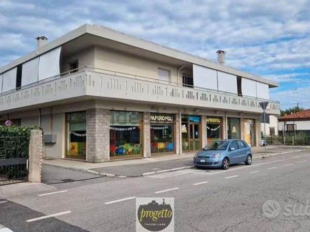 Ufficio in affitto di 103 m²