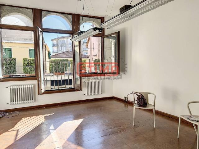 Ufficio in affitto di 115 m²