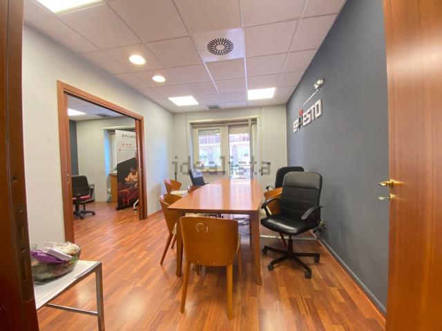 Ufficio in affitto di 115 m² in Via Marchese di Casalotto, 8