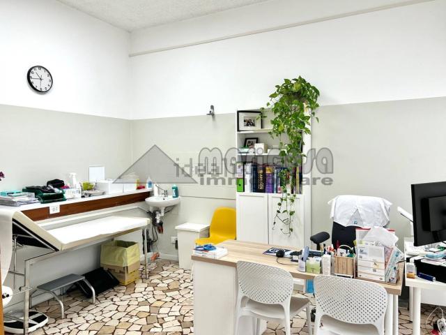 Ufficio in affitto di 115 m² in Via Carlo Cattaneo