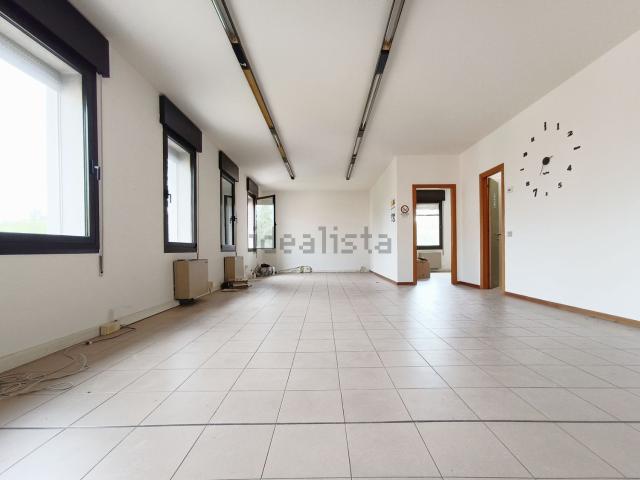 Ufficio in affitto di 115 m² in Via Papa Giovanni XXIII