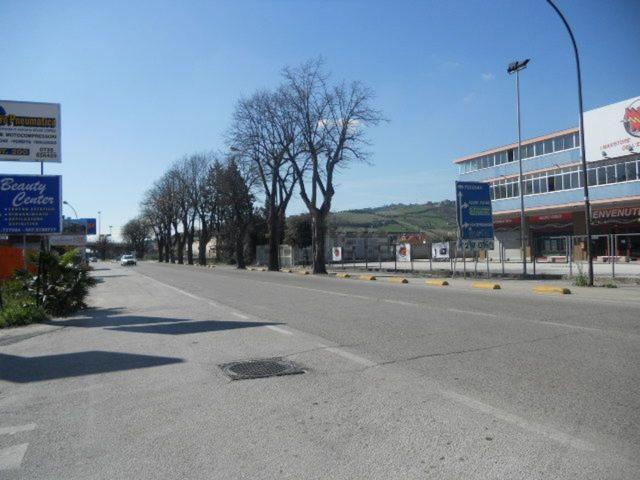Ufficio in affitto di 115 m² in Via Pomezia