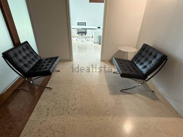 Ufficio in affitto di 118 m²
