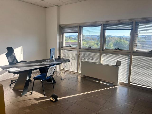 Ufficio in affitto di 118 m² in Strada Statale 9 Via Emilia