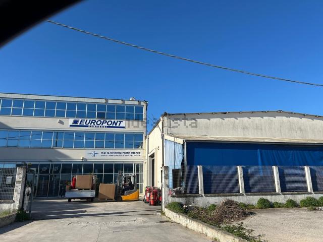 Ufficio in affitto di 118 m² in Via Aterno