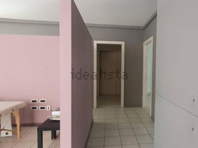Ufficio in affitto di 118 m² in Via Cengio, 39