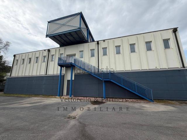Ufficio in affitto di 1100 m² in Via Torino, 151
