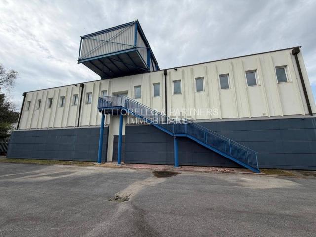 Ufficio in affitto di 1100 m²