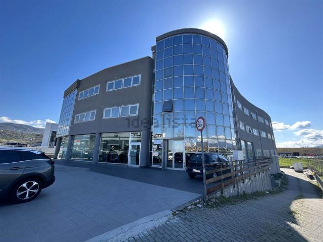 Ufficio in affitto di 110 m²