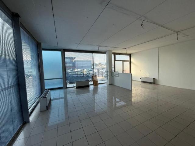 Ufficio in affitto di 110 m² in Via Marco Corner, 147