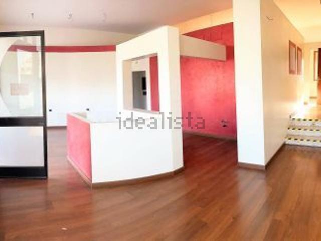 Ufficio in affitto di 110 m² in Via MONTE GRAPPA