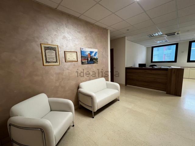 Ufficio in affitto di 110 m² in Via Antonio Meucci