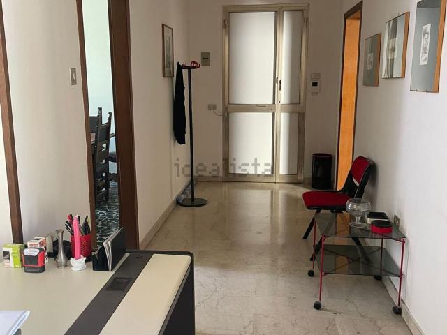 Ufficio in affitto di 110 m² in Via Appia
