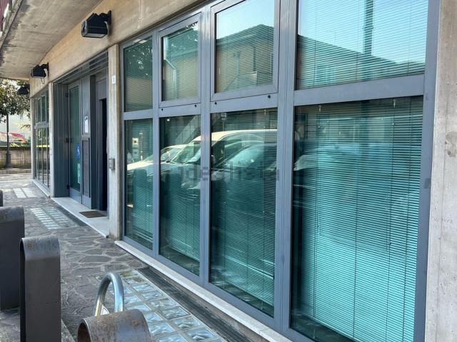 Ufficio in affitto di 110 m² in Via Chiesa