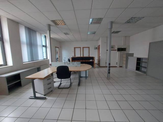 Ufficio in affitto di 110 m² in Via del Progresso