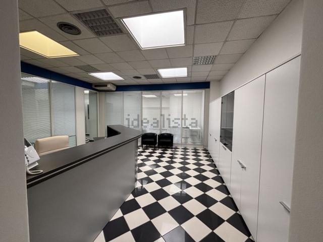 Ufficio in affitto di 110 m² in Via della Croce Rossa