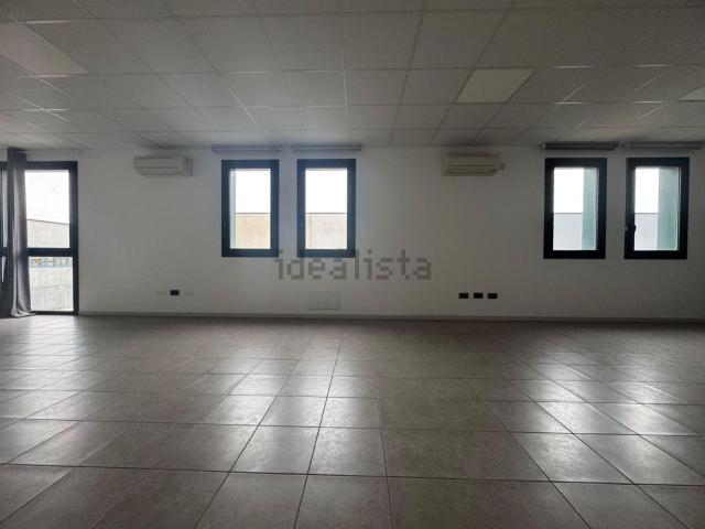 Ufficio in affitto di 110 m² in Via G. B. Brunelli