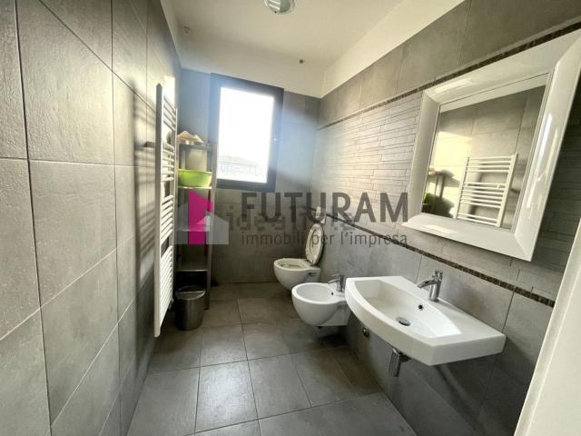 Ufficio in affitto di 110 m² in Via Giacinto Andrea Longhin, 1