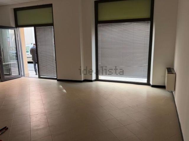 Ufficio in affitto di 110 m² in Via Giuseppe Antonio Chenna, 36