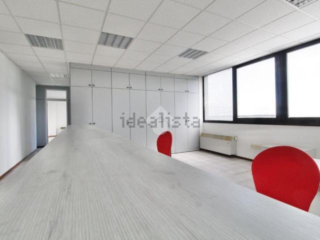 Ufficio in affitto di 110 m² in Via Gramsci, 2