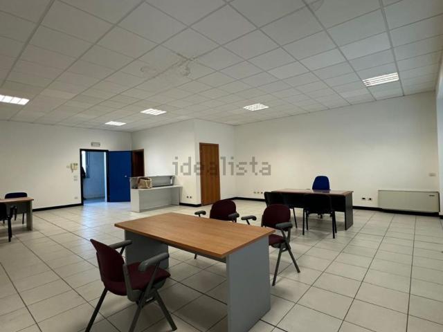 Ufficio in affitto di 110 m² in Viale della Repubblica, 253