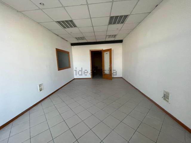 Ufficio in affitto di 110 m² in Viale Italia, 124