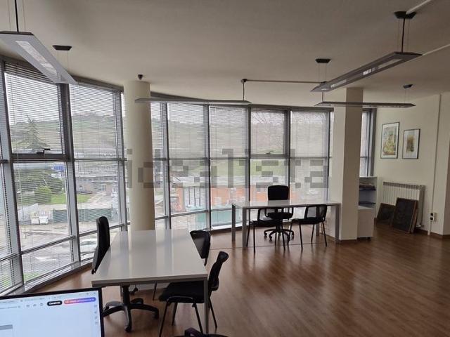 Ufficio in affitto di 125 m²