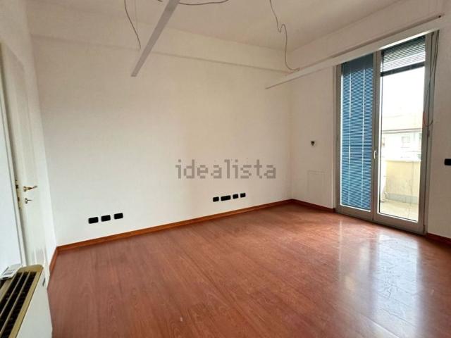 Ufficio in affitto di 125 m² in Corso Giovanni Giolitti, 1