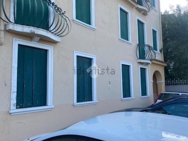Ufficio in affitto di 125 m² in Via Ca&apos  Rezzonico, 19