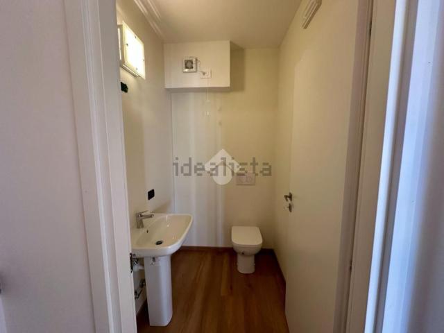 Ufficio in affitto di 125 m² in Via del Lavoro, 3