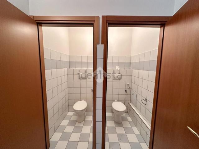 Ufficio in affitto di 125 m² in Via del Lavoro, 5