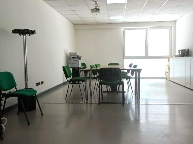 Ufficio in affitto di 127 m²