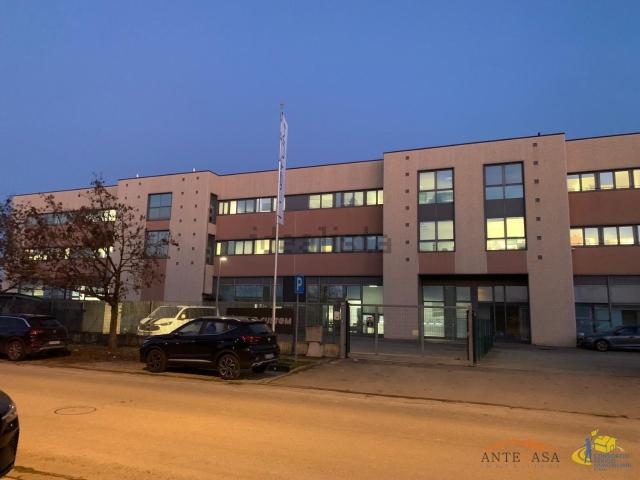 Ufficio in affitto di 1280 m² in Via Enrico Fermi