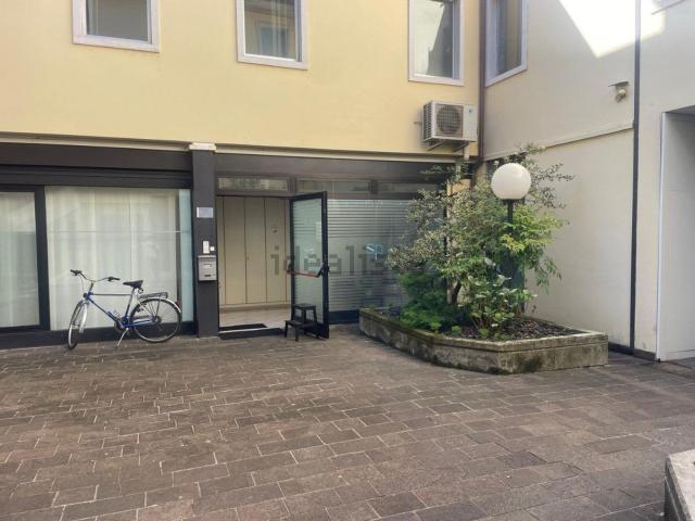 Ufficio in affitto di 128 m² in Via Lodovico Festari