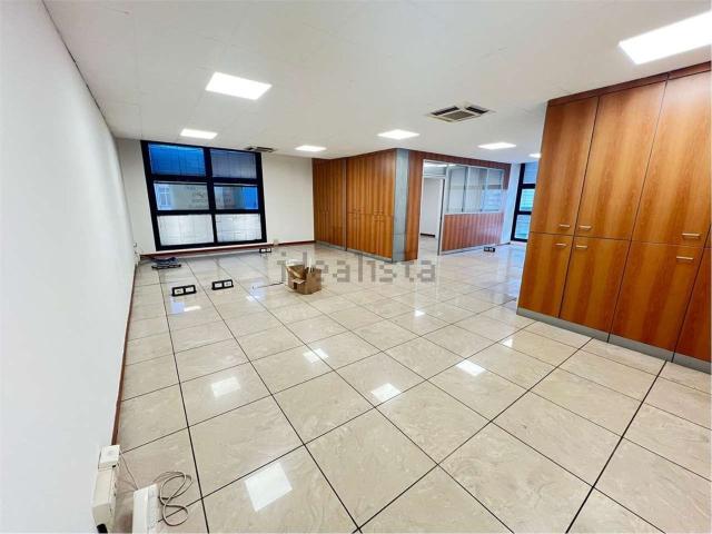 Ufficio in affitto di 129 m² in Via Dell&apos azoto, 1