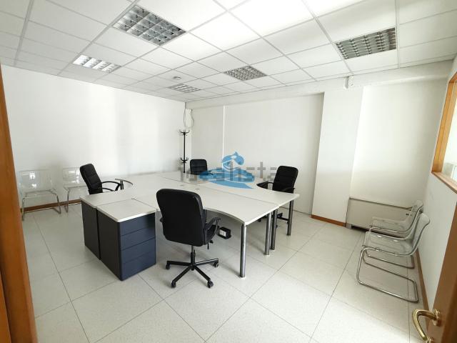 Ufficio in affitto di 129 m² in Via Levico, 66