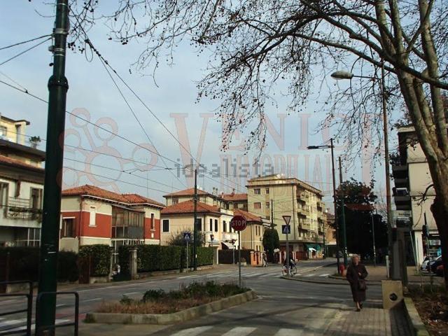 Ufficio in affitto di 1200 m² in Via Ca’ Rossa