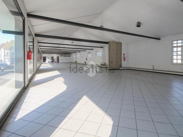 Ufficio in affitto di 1200 m² in Via Radici