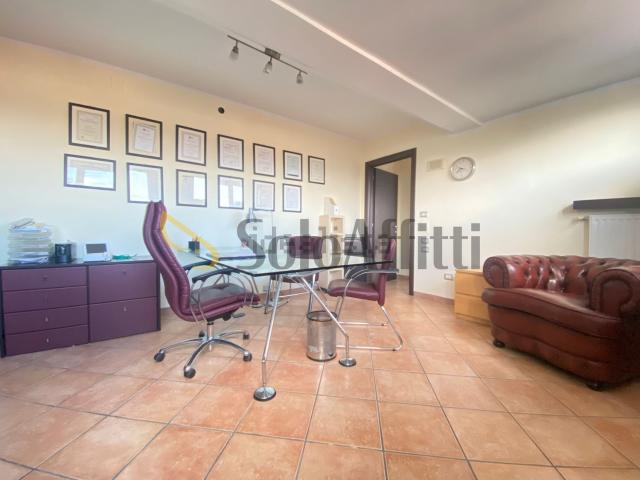 Ufficio in affitto di 120 m²