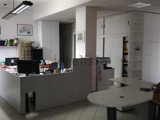 Ufficio in affitto di 120 m²