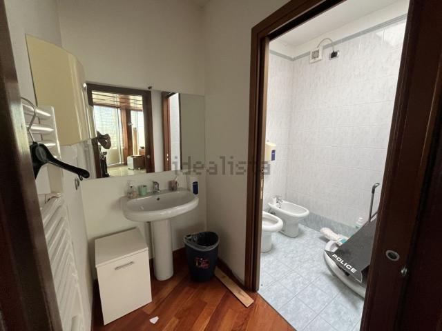 Ufficio in affitto di 120 m²