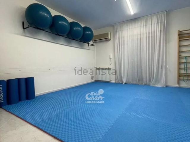 Ufficio in affitto di 120 m²