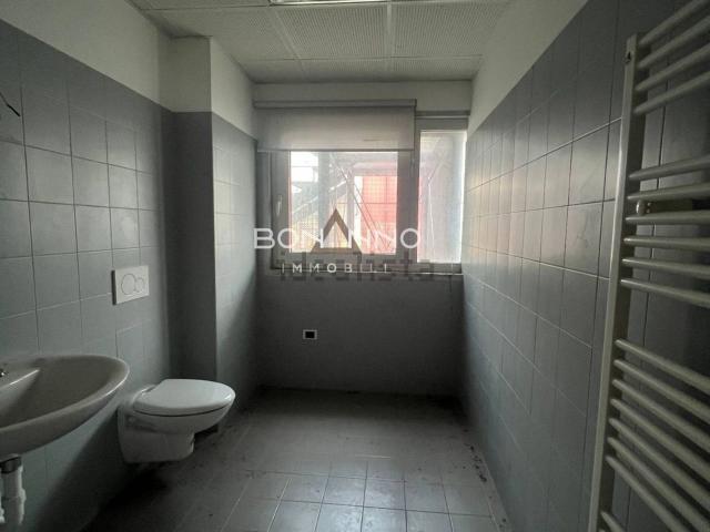 Ufficio in affitto di 120 m²