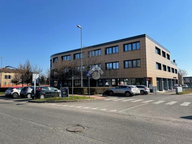 Ufficio in affitto di 120 m²