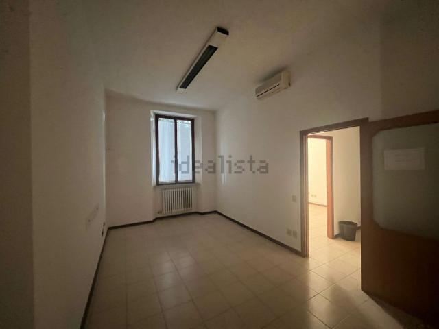 Ufficio in affitto di 120 m²