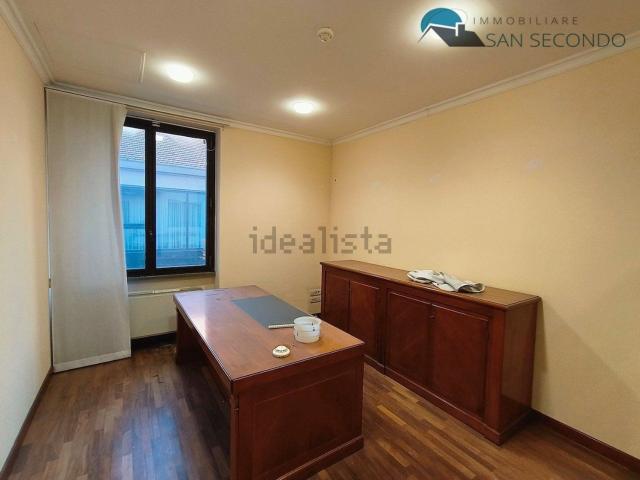 Ufficio in affitto di 120 m² in Corso Dante Alighieri, 16