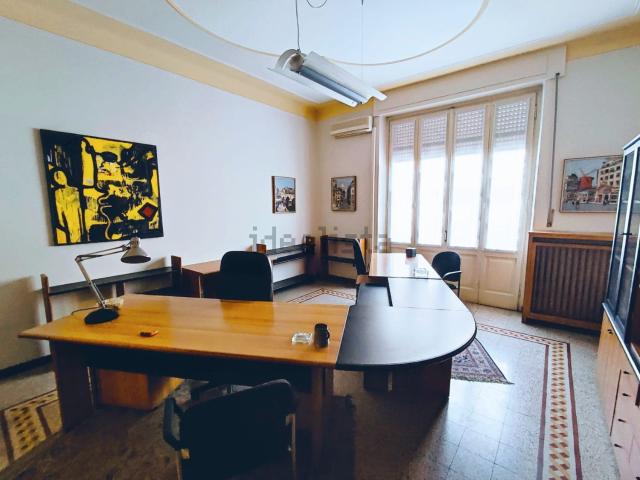 Ufficio in affitto di 120 m² in Corso Torino, 23