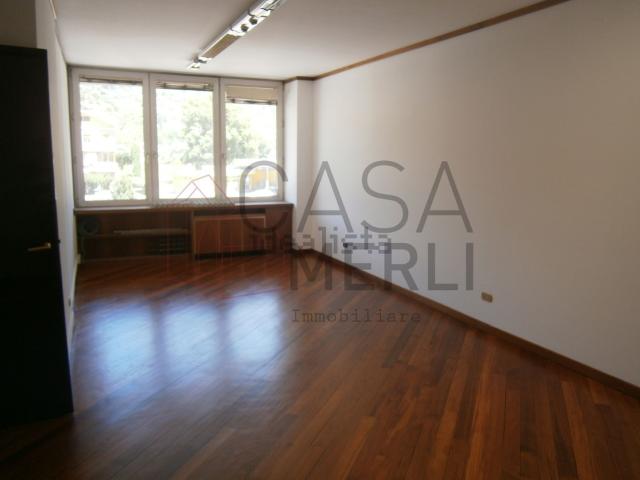 Ufficio in affitto di 120 m² in Località Grande Charriere